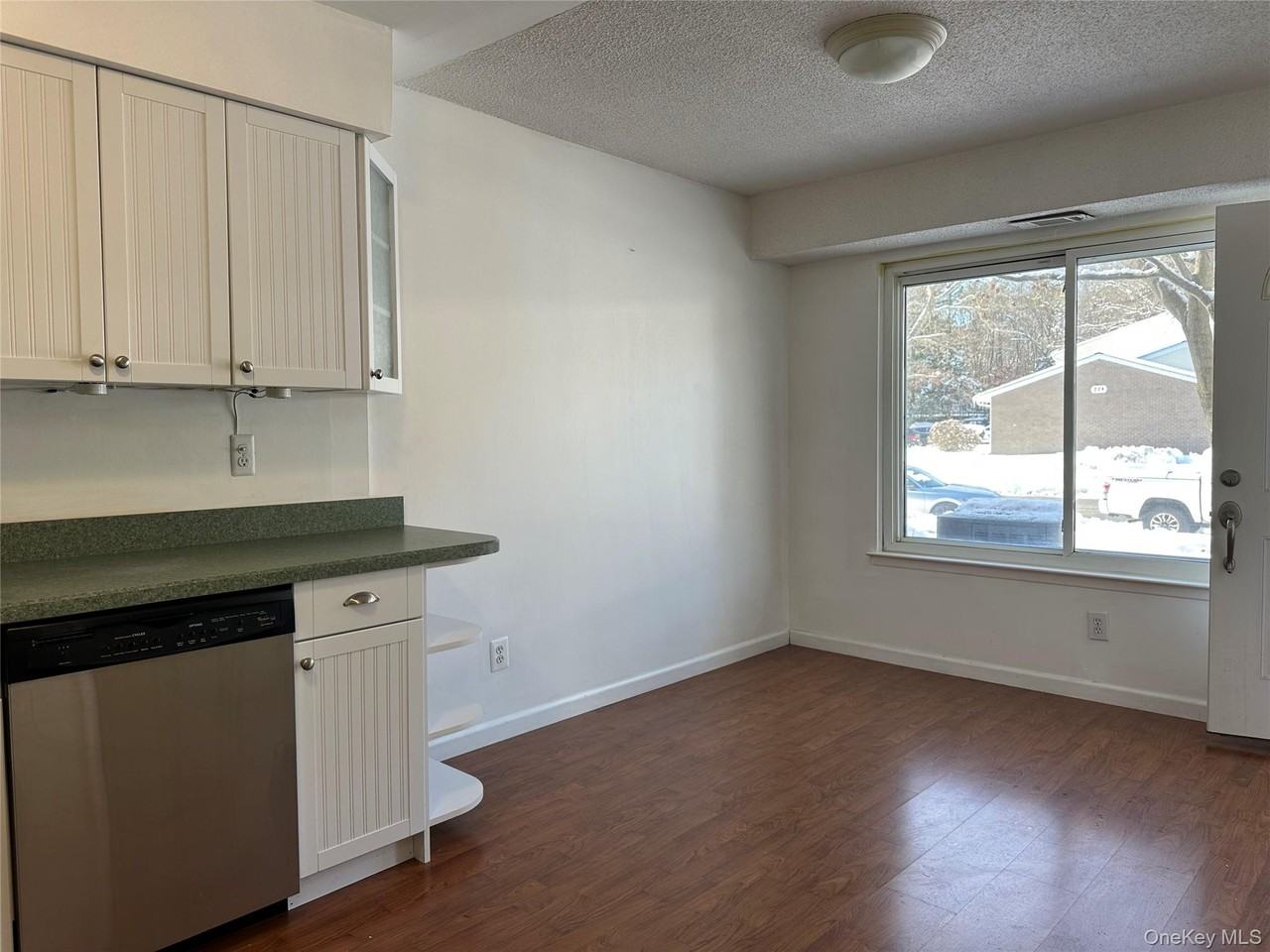 223 Springmeadow Dr ##E - Photo 5 of 15