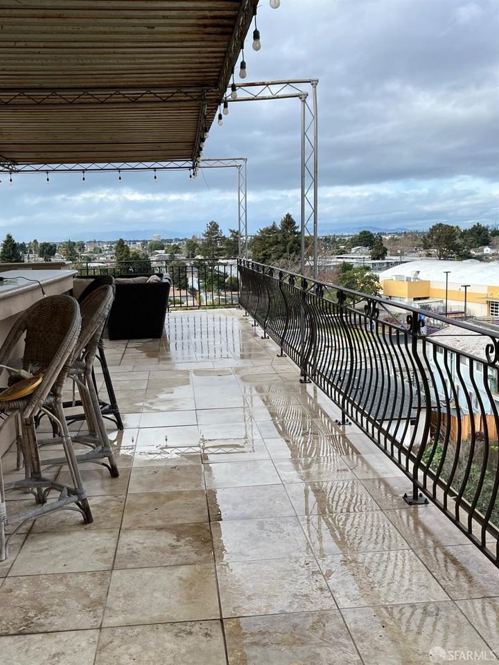 8739 Thermal St - Photo 3 of 7