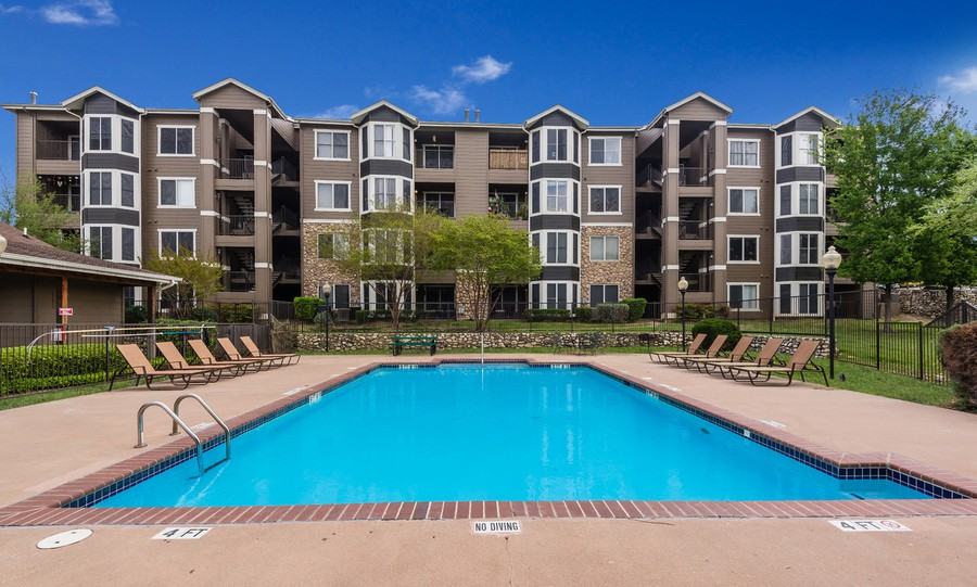 2431 E Riverside Dr #1316