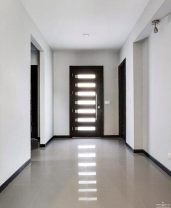 1316 E Balboa Ave - Photo 3 of 23