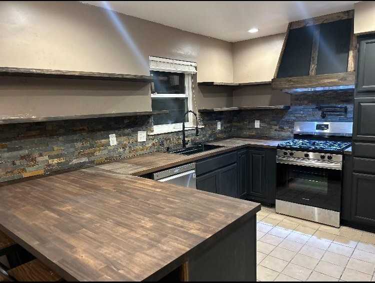 107 Norfolk Ct - Photo 7 of 18