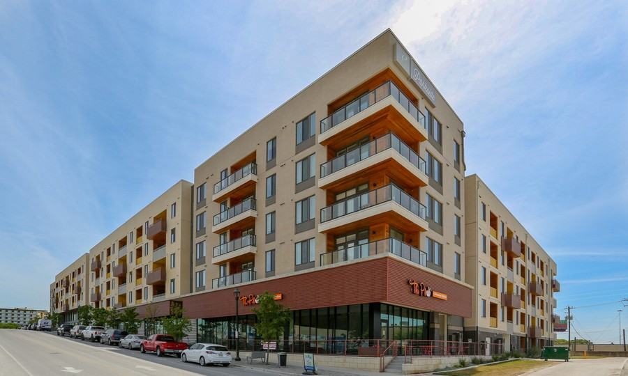 615 Clayton Ln #1371 - Photo 7 of 50