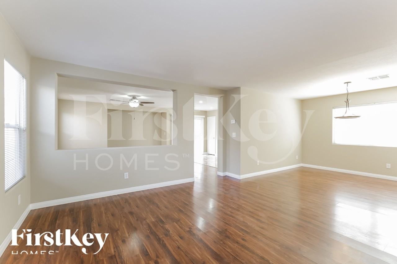 11035 Calder Ave - Photo 3 of 18