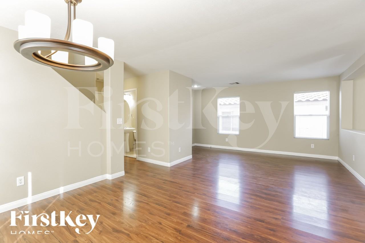 11035 Calder Ave - Photo 5 of 18