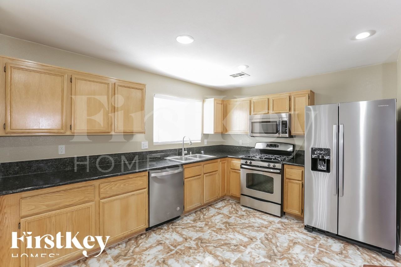 11035 Calder Ave - Photo 6 of 18