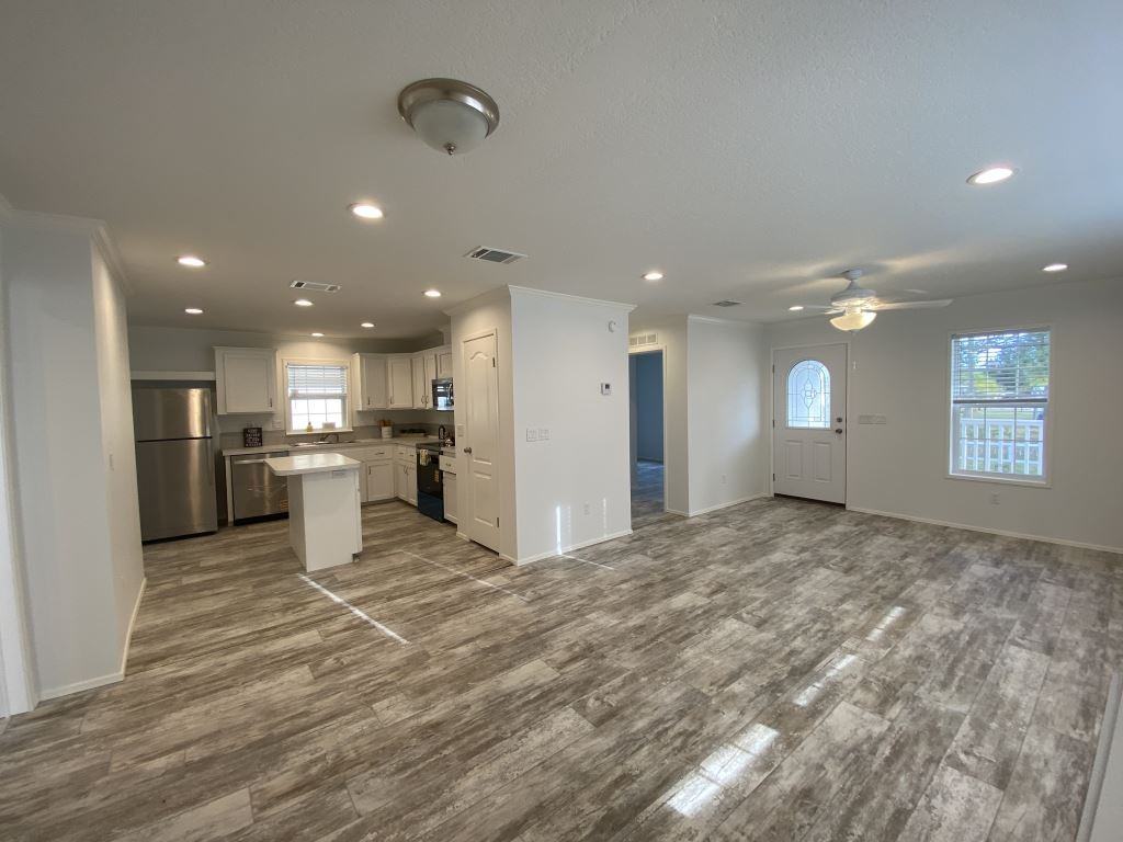 812 Concord St - Photo 4 of 32