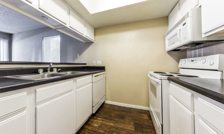 228 E Riverside Dr #1085 - Photo 3 of 15