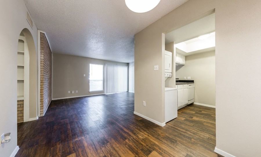 228 E Riverside Dr #1085 - Photo 5 of 15