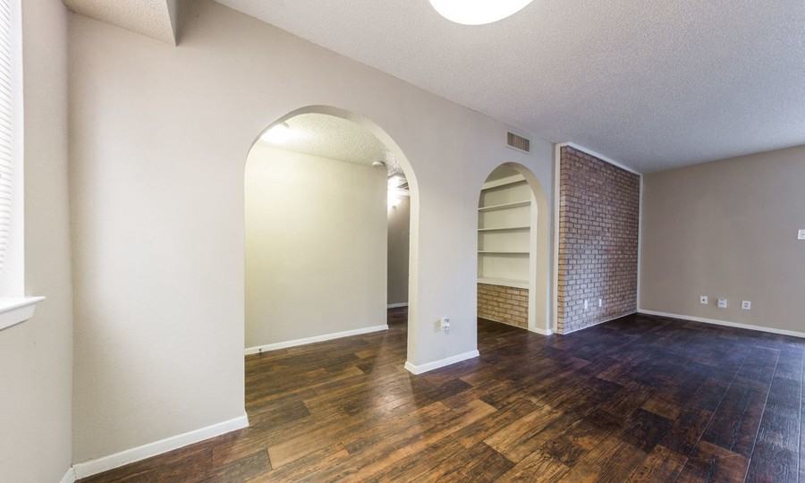 228 E Riverside Dr #1085 - Photo 7 of 15