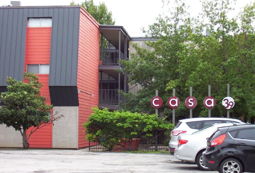 307 W 39th St #916 - Photo 5 of 10