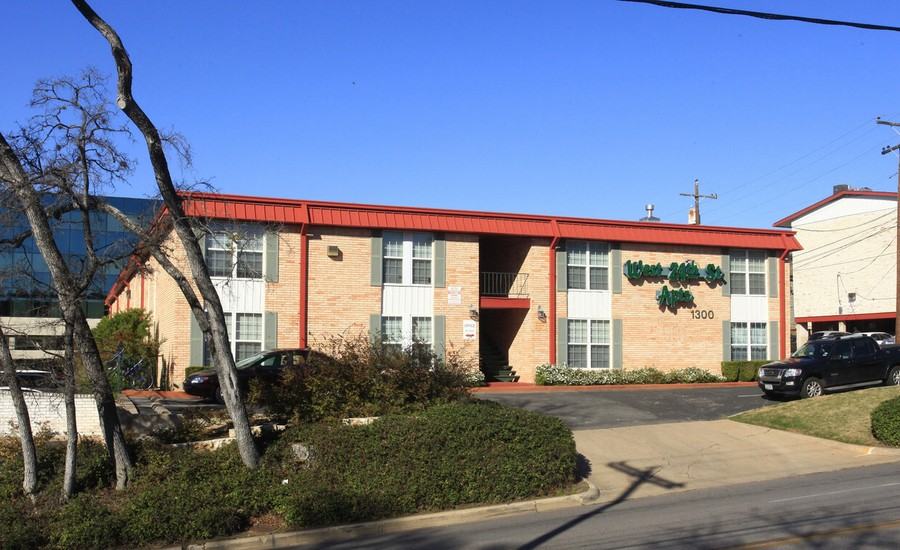 1308 W 24th St #445 - Photo 5 of 7