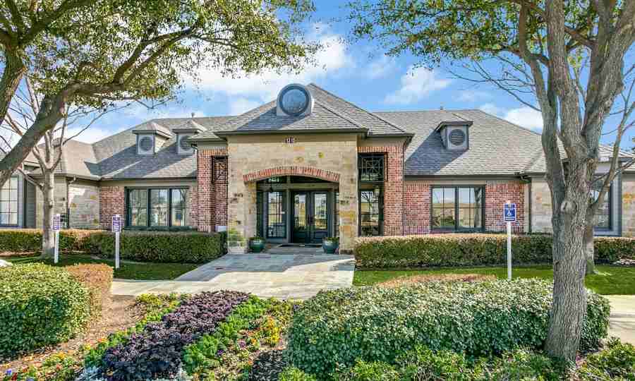1319 Riverchase Dr #3880