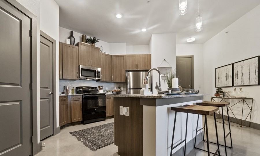 Interstate 35 E #1254 - Photo 2 of 39