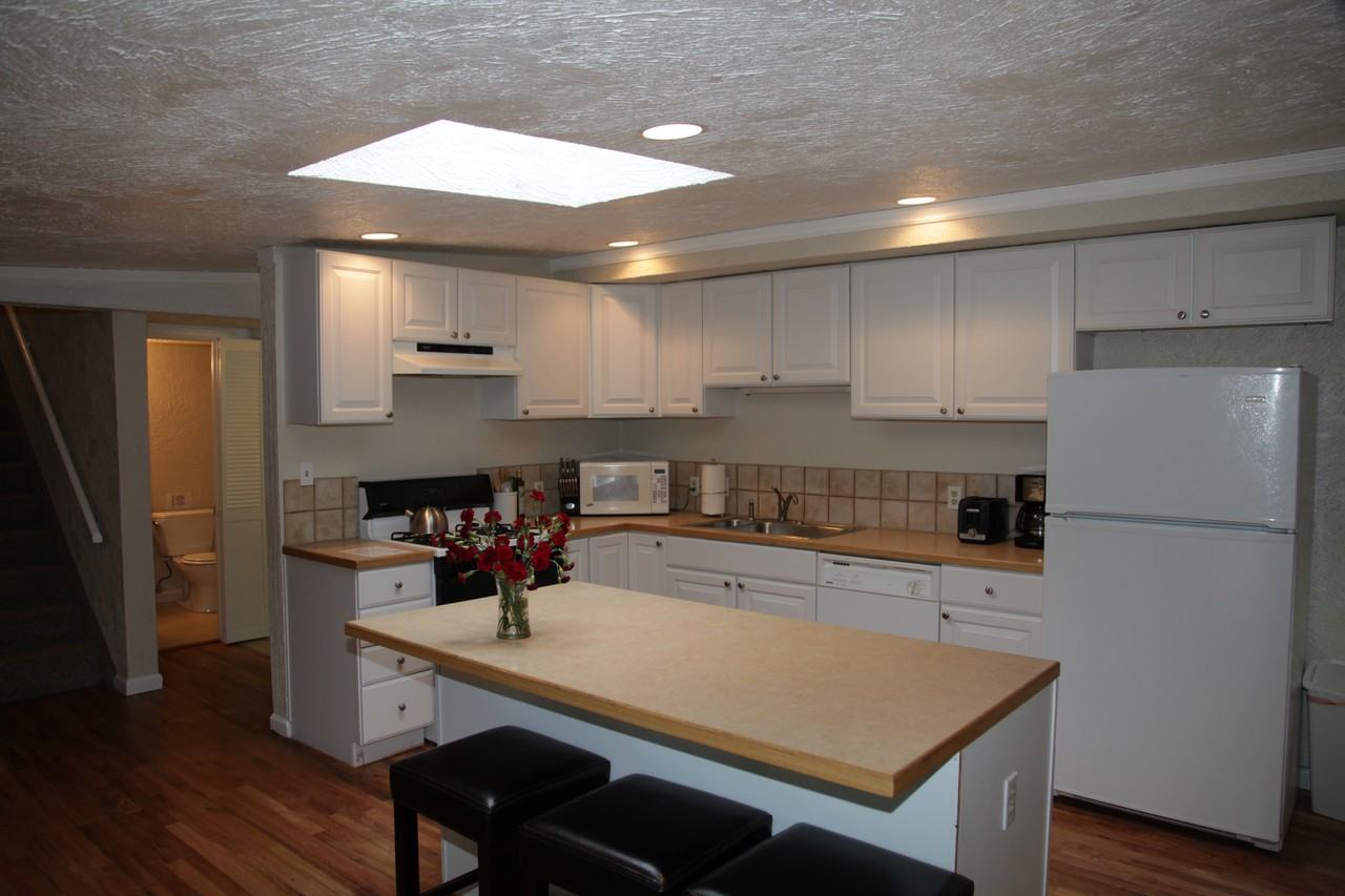 5520 Racquet Lane - Photo 3 of 20