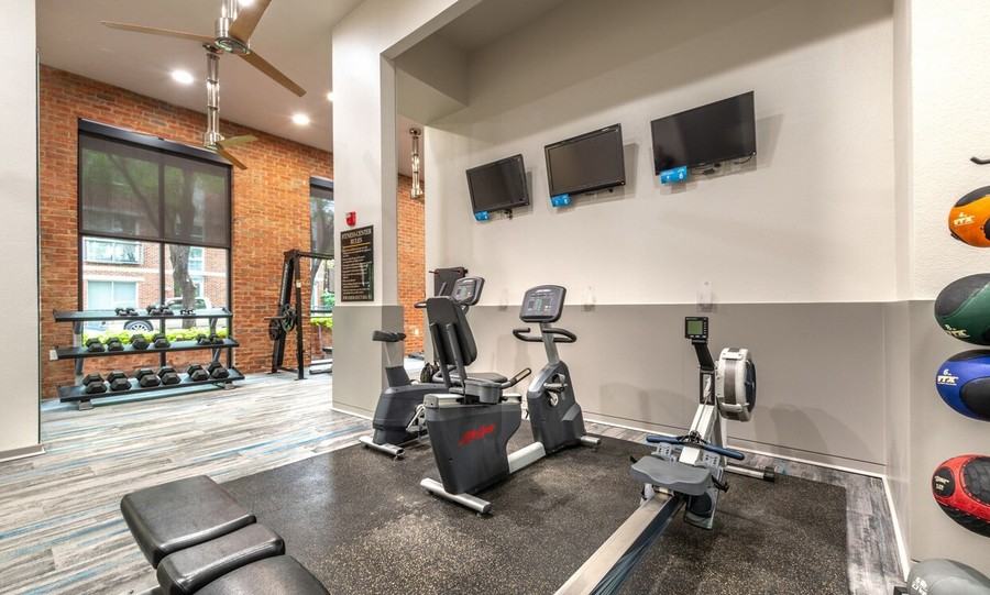 Hugo St #1005 - Photo 2 of 33