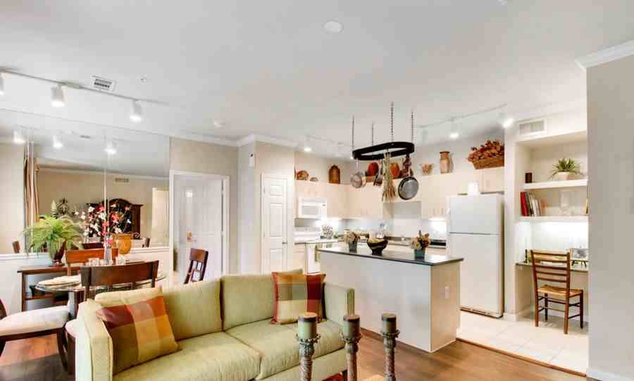 387 E Greenbriar Ln Apt 701 #4843