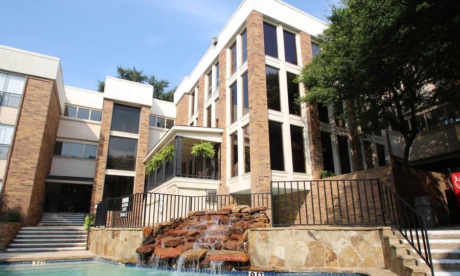 E Northwest Hwy #4827 - Photo 4 of 38