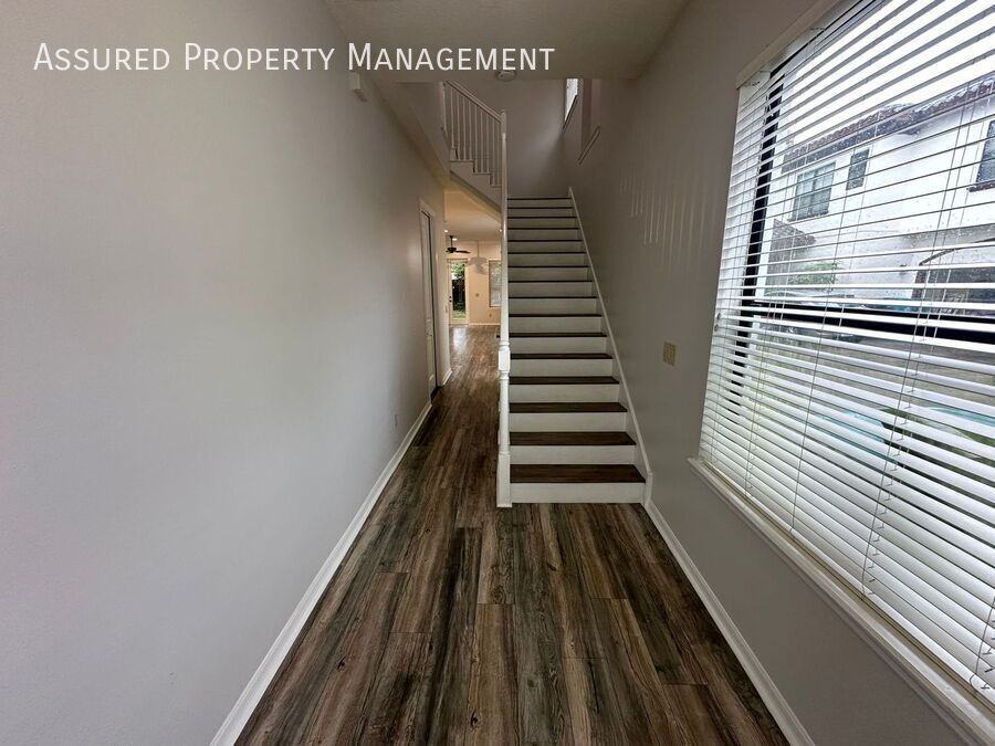 116 E Esther St - Photo 4 of 21