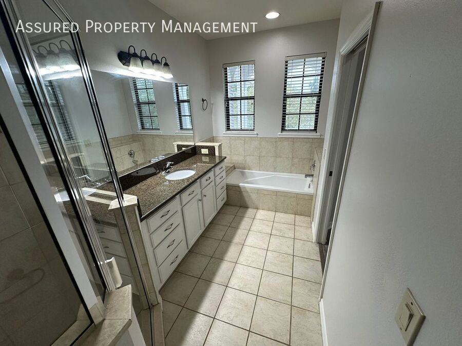 116 E Esther St - Photo 6 of 21