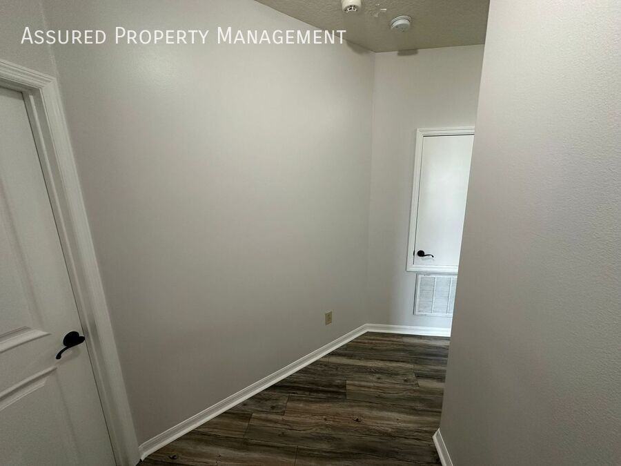 116 E Esther St - Photo 7 of 21