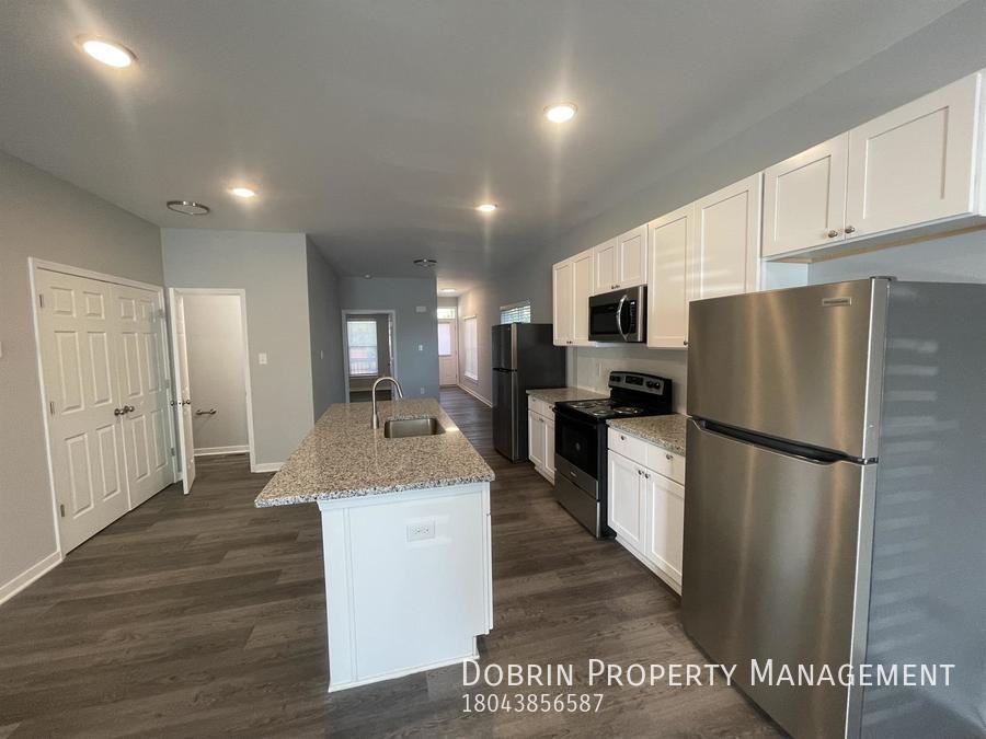 923 Randolph St - Photo 2 of 17