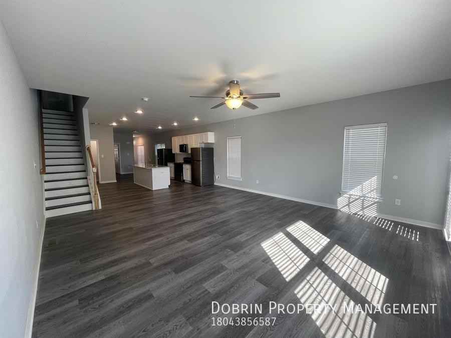 923 Randolph St - Photo 3 of 17