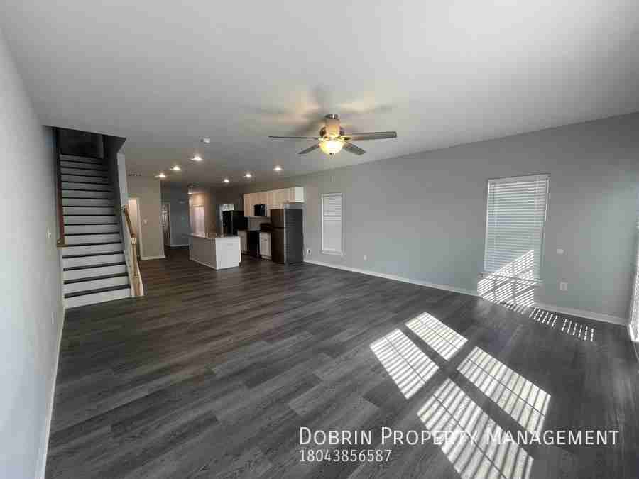 2080 Moore St - Photo 3 of 17