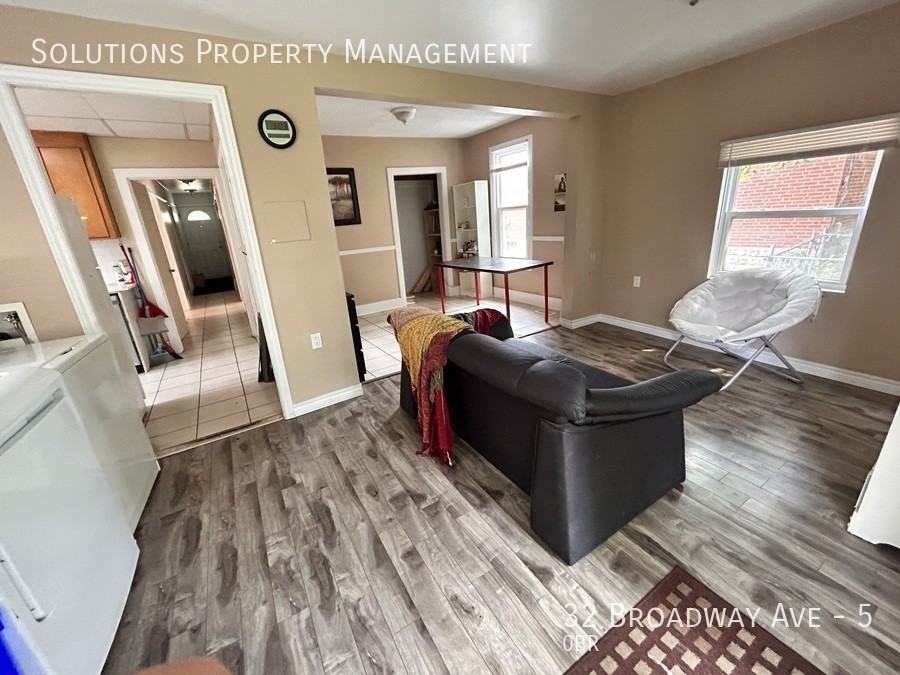 32 Broadway Ave #5 - Photo 3 of 11