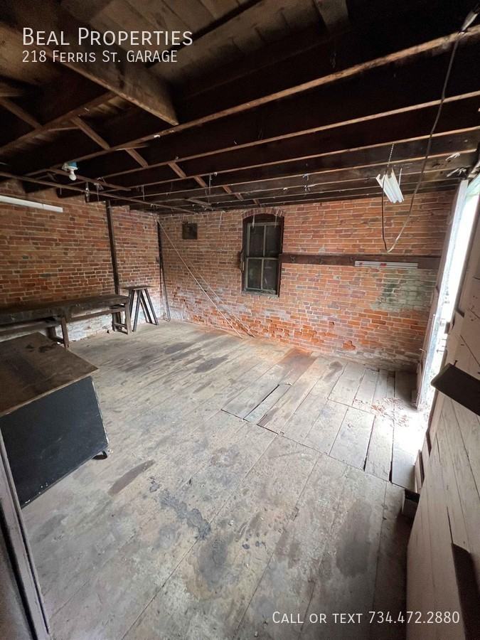 218 Ferris St - Photo 3 of 10