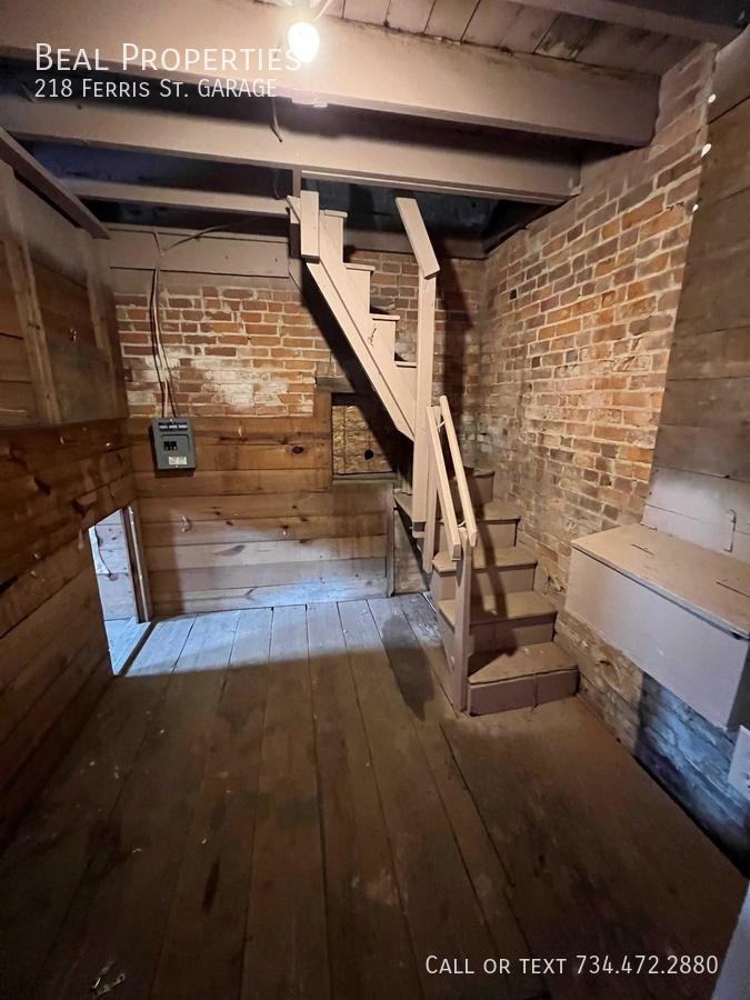 218 Ferris St - Photo 5 of 10