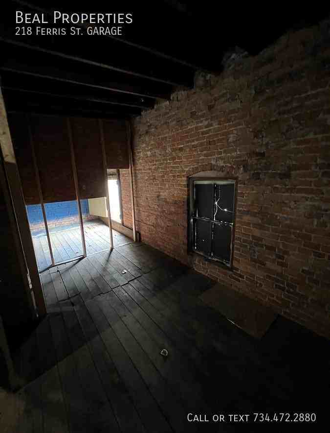 218 Ferris St - Photo 6 of 10