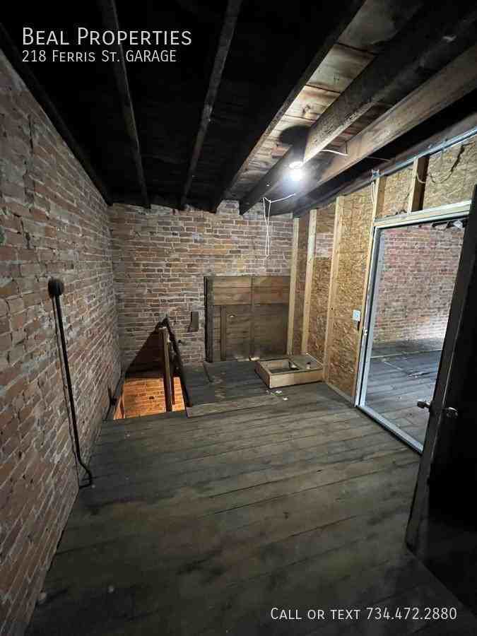 218 Ferris St - Photo 7 of 10