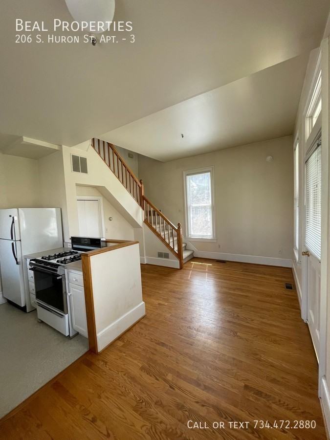 206 S Huron St #3 - Photo 3 of 11