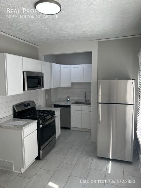 609 Fulton St E #B - Photo 3 of 17