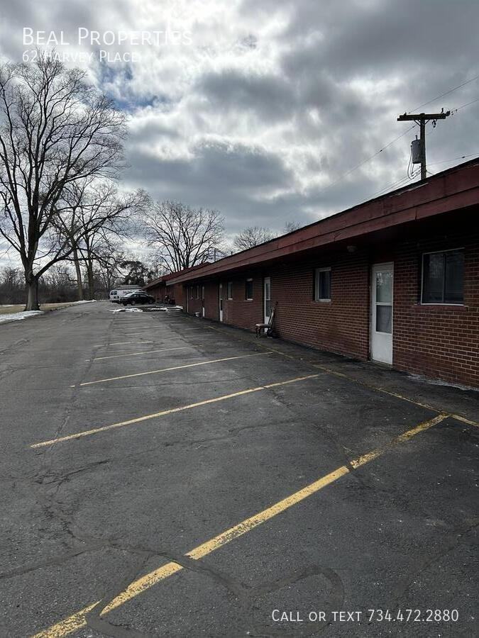 62 Harvey Pl - Photo 2 of 16