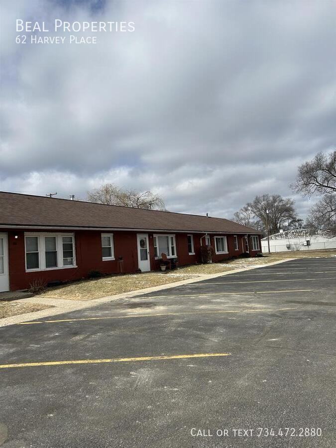 62 Harvey Pl - Photo 3 of 16