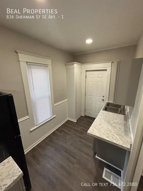 836 Sherman St Se #1 - Photo 6 of 17