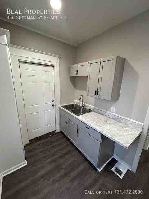 836 Sherman St Se #1 - Photo 7 of 17