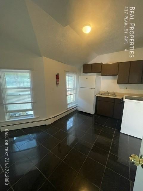 417 Pearl St #4 - Photo 4 of 10