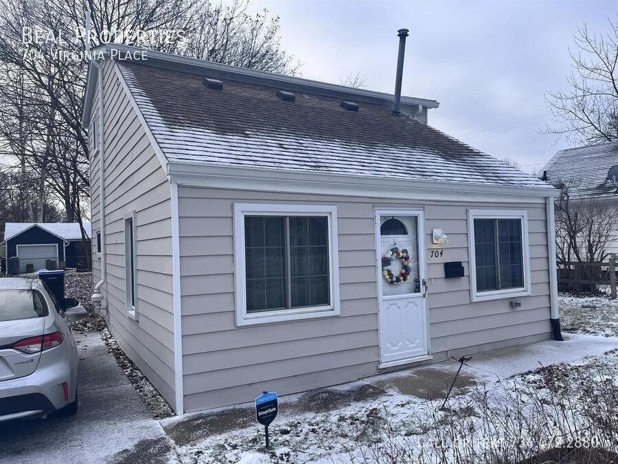 704 Virginia Pl
