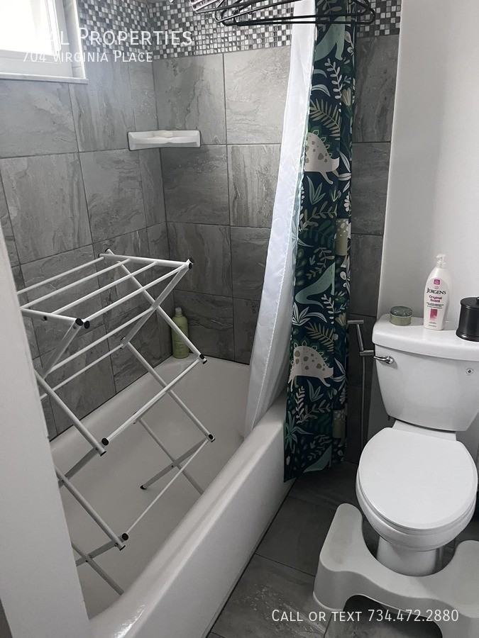 704 Virginia Pl - Photo 6 of 19