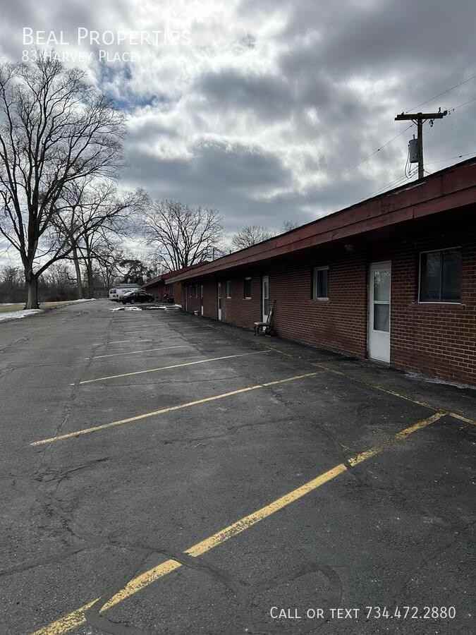 83 Harvey Pl - Photo 2 of 12