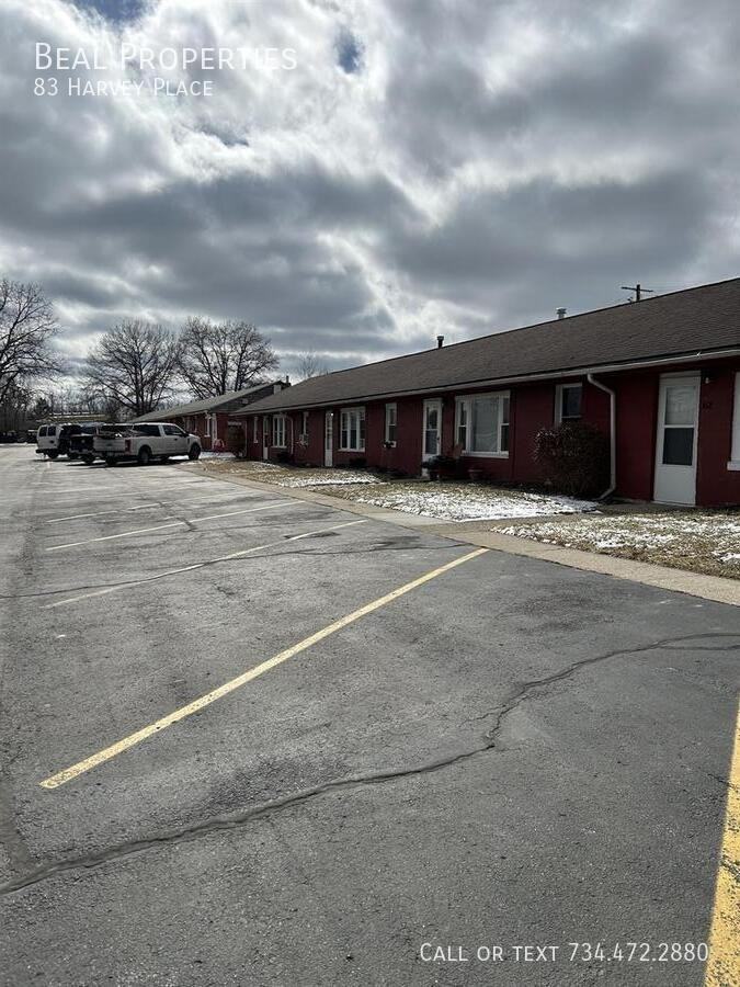 83 Harvey Pl - Photo 4 of 12