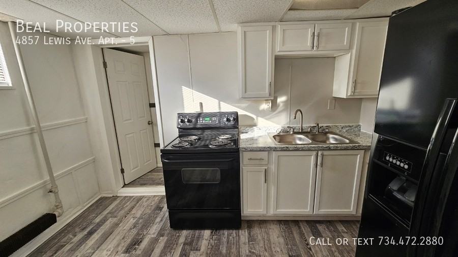 4857 Lewis Ave #5 - Photo 7 of 11