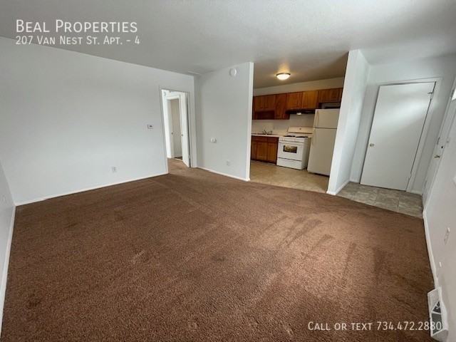 207 Van Nest St #4 - Photo 3 of 7