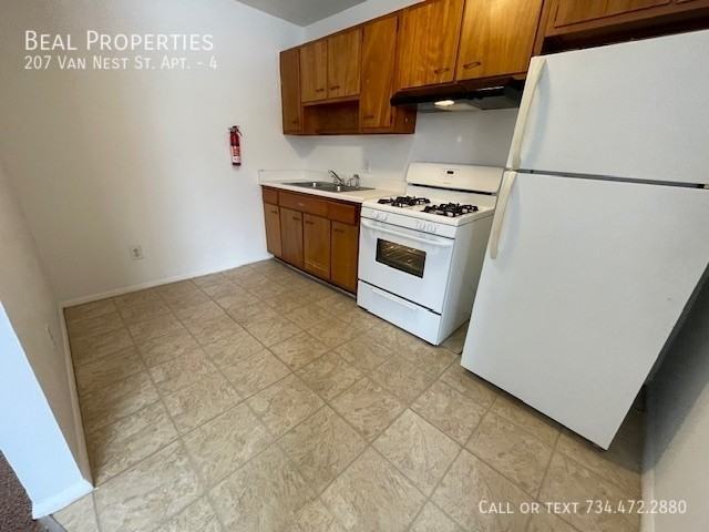 207 Van Nest St #4 - Photo 4 of 7