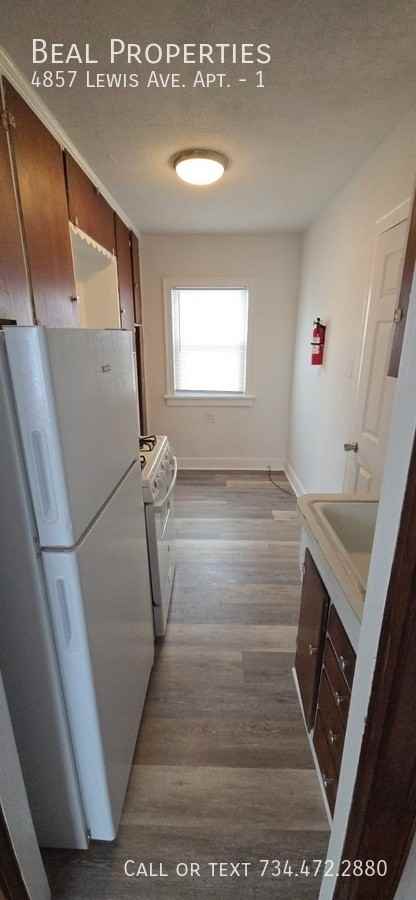4857 Lewis Ave #1 - Photo 6 of 8