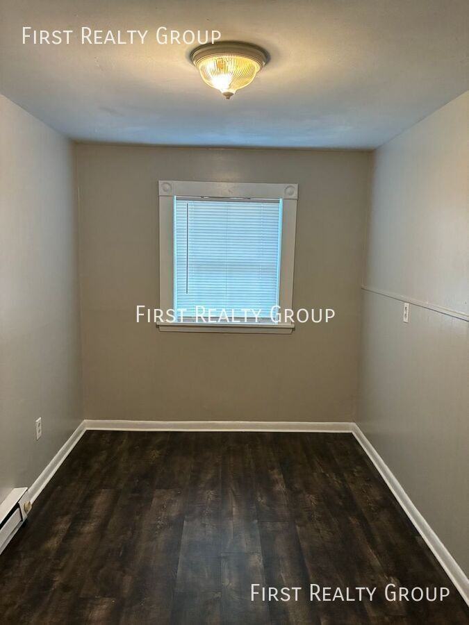 140 E Market St #B - Photo 5 of 7