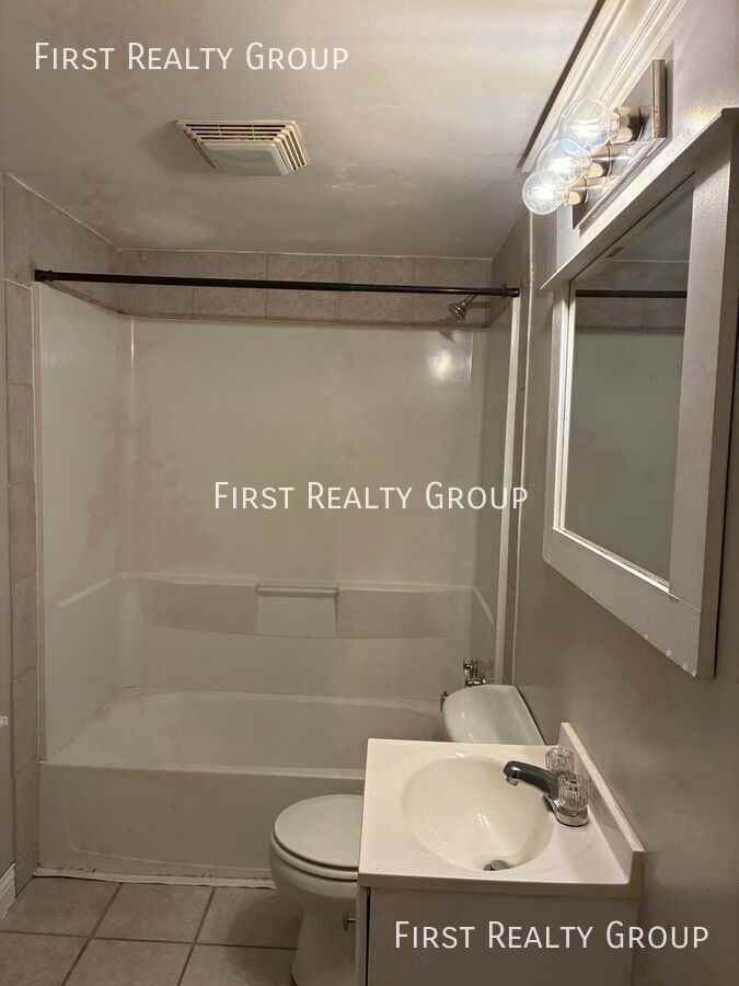 140 E Market St #B - Photo 7 of 7