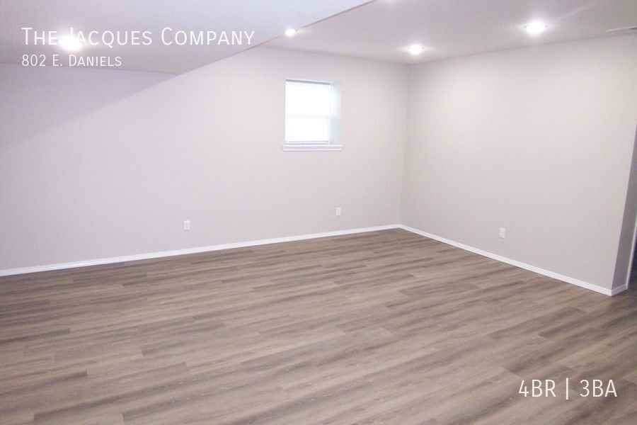 802 E Daniels St - Photo 3 of 14